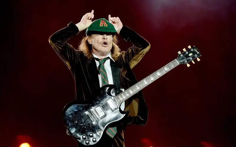 Angus Young Net Worth - Wiki, ikä, paino ja pituus, ihmissuhteet, perhe ja paljon muuta