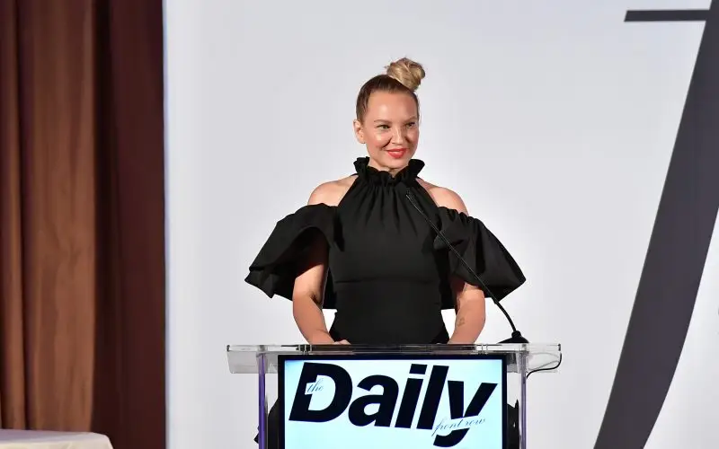 Sia Furlerin nettoarvo - Wiki, ikä, paino ja pituus, ihmissuhteet, perhe ja paljon muuta