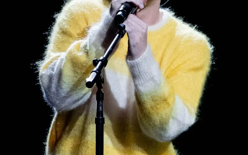 Charlie Puth nettovärde - Wiki, ålder, vikt och längd, relationer, familj och mer