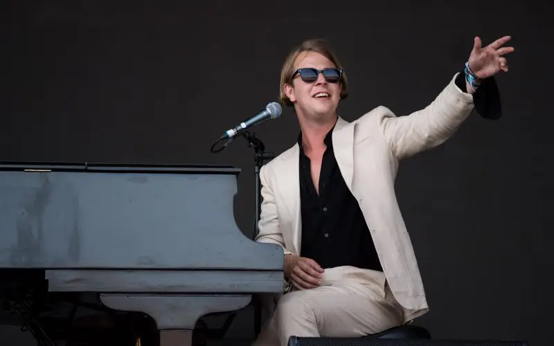 Tom Odell Net Worth - Wiki, ikä, paino ja pituus, ihmissuhteet, perhe ja paljon muuta