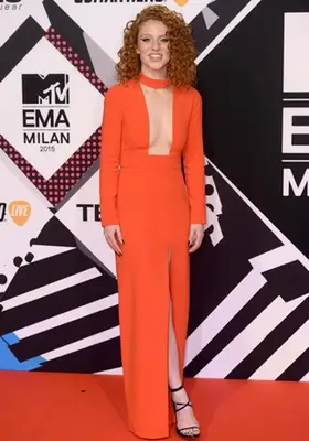 Jess Glynne Height Weight Body Shape