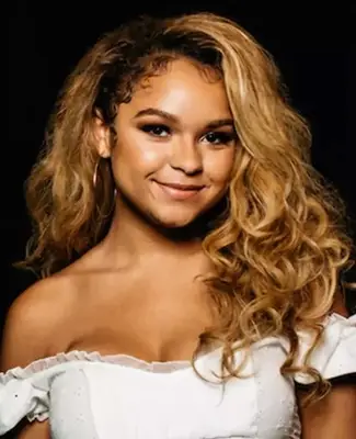 Singer Rachel Crow
