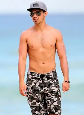 Joe Jonas Body Measurements Height Weight