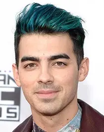 Il corpo di Joe Jonas misura il peso del peso della scarpa di statistiche bio vitali