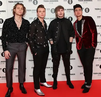 Calum Hood Height Weight Stats