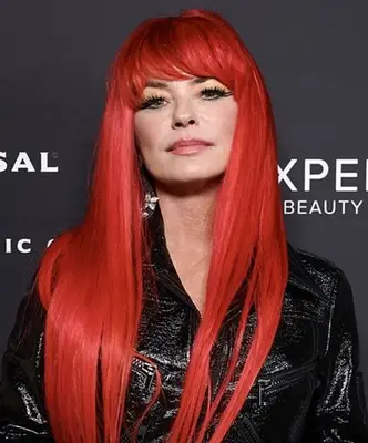 Shania Twain misura il peso del peso del peso delle statistiche vitali