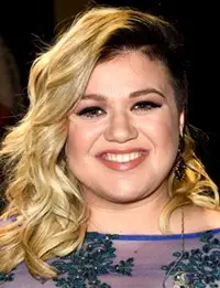 Kelly Clarkson corpi dei reggiseni dei reggiseni
