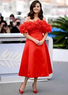 Selena Gomez Height Weight Feet Size