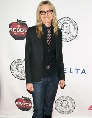Aimee Mann Height Weight Body Shape