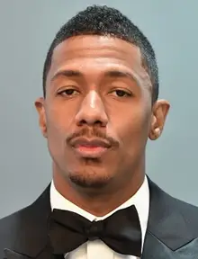 Nick Cannon misura il peso della dimensione del peso delle dimensioni delle statistiche vitali