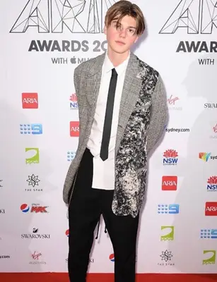 Ruel van Dijk Measurements and Bio