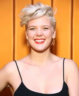 BETTY WHO PIGHT PESO CEURE Dimensioni delle statistiche