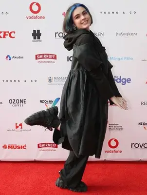 Benee Height Weight Shoe Size