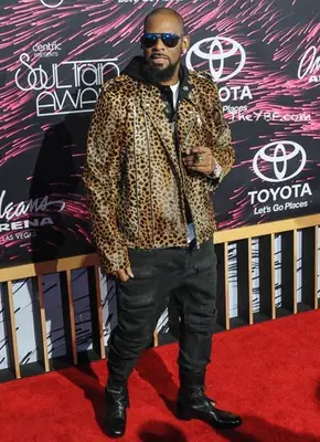 R. Kelly Height Weight Shoe Size