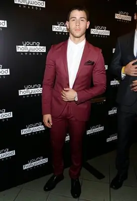 Nick Jonas Height Weight Stats