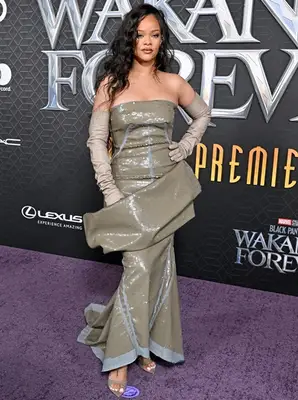 Rihanna Height Weight Shoe Size