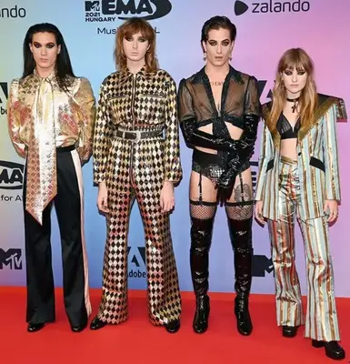 Victoria De Angelis Height Weight Stats