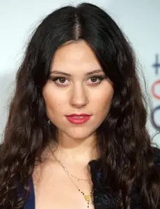 Eliza Dolittle pesa le misure del corpo