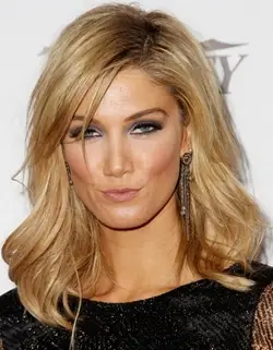 Delta Goodrem Peso di Peso Bra dimensioni Misure del corpo