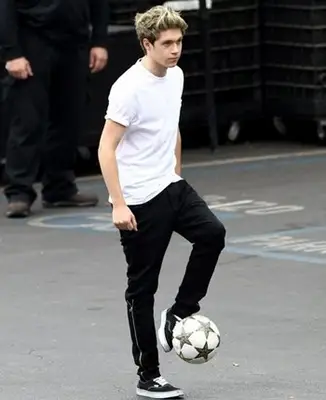 Niall Horan Body Measurements