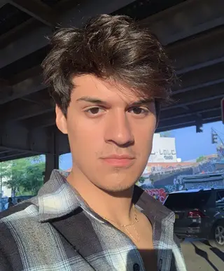 Omar Apollo Pele Pesa i cadavere Misure familiari Misure familiari