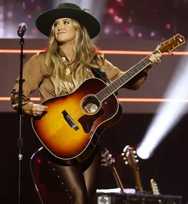 Lainey Wilson Body Measurements