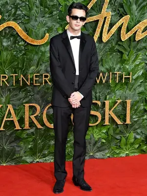 Matthew Healy Body Measurements