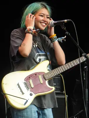 Beabadoobee Height Weight Stats