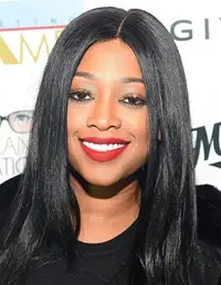 Il rapper di Trina misura le statistiche vitali per brade di pera di pera dell'albero vitale