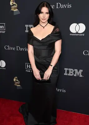 Lana Del Rey Height Weight Feet Size