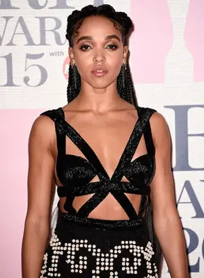 FKA twigs Body Measurements Bra Size