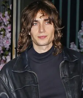 Il corpo McRae Malcolm misura il peso della scarpa statistica