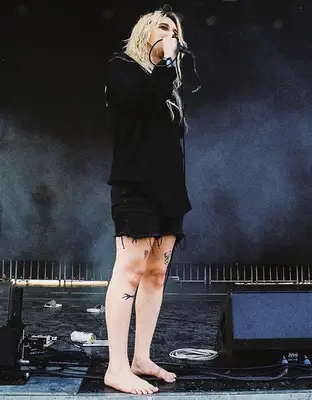 Laura Les Measurements and Net Worth