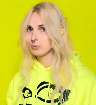 Laura Les Bio Profile