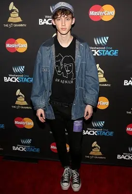 Troye Sivan Body Measurements Shoe Size