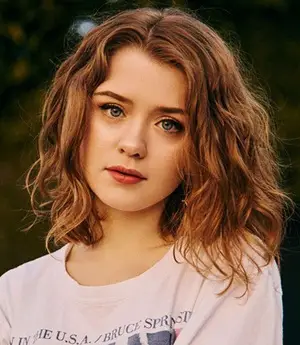 Singer Maisie Peters