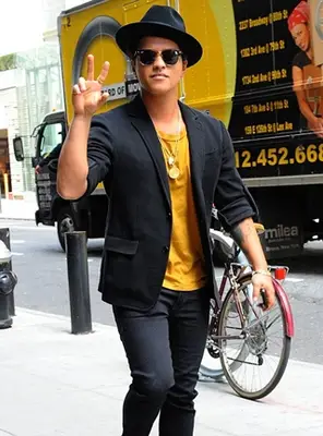 Bruno Mars Body Measurements Height Weight