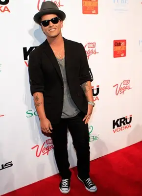 Bruno Mars Height Weight Body Shape