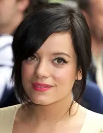 Il peso corporeo di Lily Allen misura la dimensione del cervello del peso delle statistiche vitali di calzature