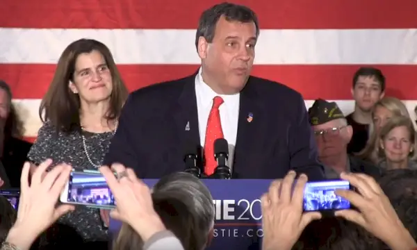 GUARDA: Discorso di concessione di Christie nel New Hampshire