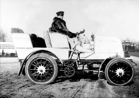 Hell on Wheels: Tapaa ensimmäinen miljonääri autoilija, joka leikkaa jalankulkijan