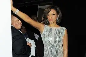 L.A.:n radiojuontajat John ja Ken pidätettiin, koska he kutsuivat Whitney Houstonia Crack Hoksi