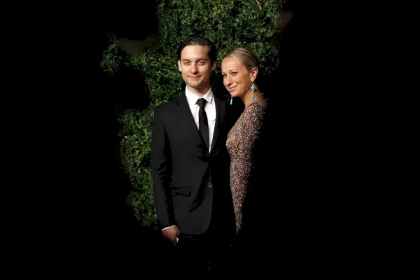 YKSINOMAINEN: Pelaaja puhuu; Molly Bloom ottaa vastaan ​​Spider-Man-näyttelijän uudessa kirjassa