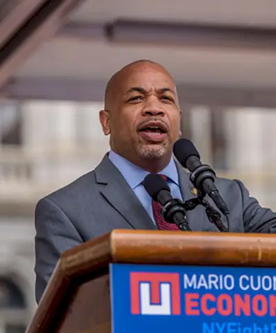 Puhuja Carl Heastie.