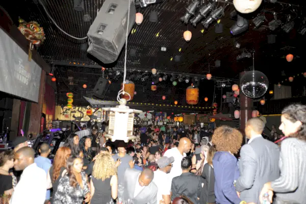 Martime-hotellin Hiro Ballroom ja Matsuri Shutter; Reborn Through Marc Packer