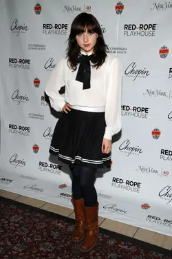 Saucy, Charming Zoe Kazan Unfazed Sticky Nude Scene with Leo; 'Hyvää työtä', hän sanoi hänelle