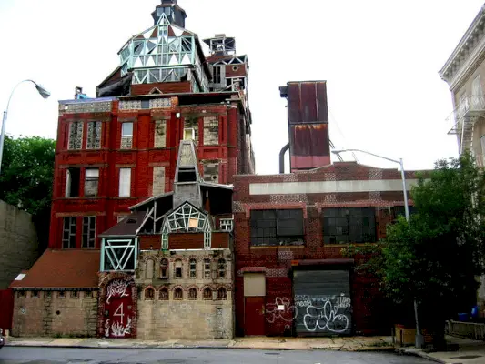 Dokumentti kertoo tarinan Brooklynin särkyneestä enkelitalosta