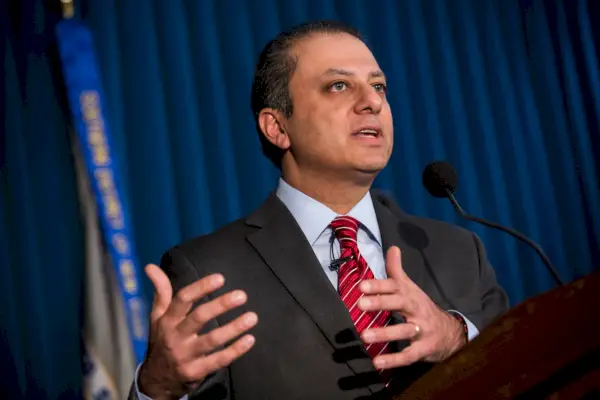 Pysy kuulolla saadaksesi lisää preet-tviittejä: Yhdysvaltain asianajaja osuu Twitteriin