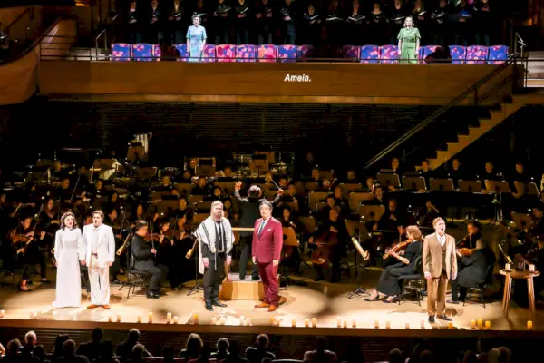 Vaikka aihe on vakava, Oratorio 'Emigré' on puhdasta Schlockia