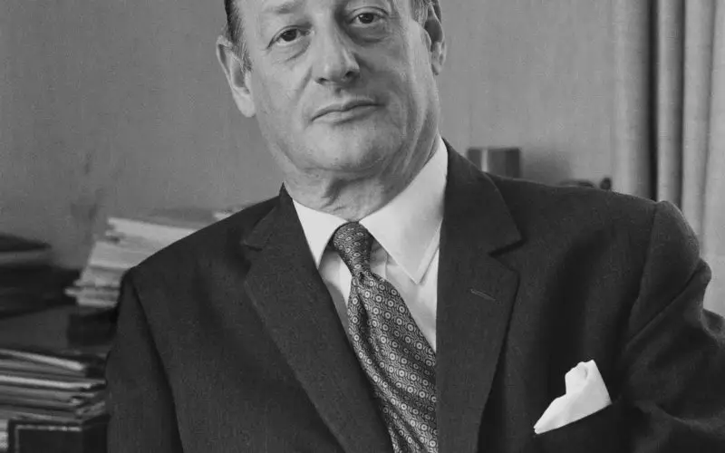 Jacob Rothschildin nettoarvo - Wiki, ikä, paino ja pituus, ihmissuhteet, perhe ja paljon muuta